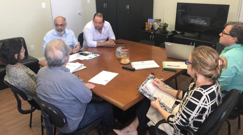 Presidente do Sindicato dos Taxistas de Pernambuco, Flávio Fortunato, tem pressionado a CTTU, mas até o momento o órgão segue sem cumprir a Lei Municipal nº 18.528/2018 - Foto: Arquivo/Lilith Perboire